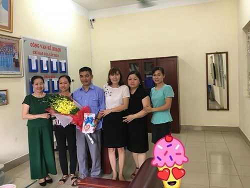     Trong tháng  7/2018  Công đoàn Trường mầm non Long Biên đã tặng hoa và quà sinh nhật cho 06 đồng chí